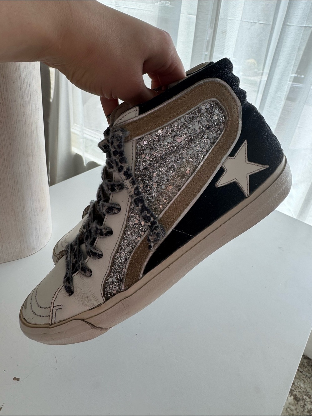 Golden Goose Mid Star High Top Sneakers
High-Top Glitter Star Sneakers 10, 5 - Picture 8 of 17